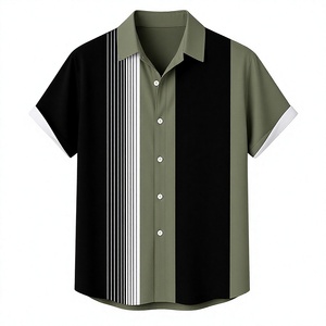 Chemise classique vert-noir contrastée, simple et élégante, à manches courtes, boutonnée, style streetwear. - Product Image 1