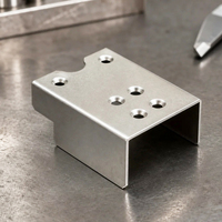 Support de fixation métallique sur mesure en aluminium/acier, plié à la presse plieuse, découpe laser OEM, fabrication de boîtiers