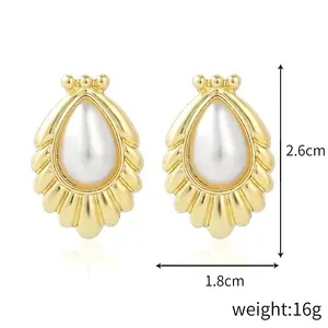 Orecchini di perle semplici di perle d'acqua dolce naturali imitazione retrò orecchini di perle di fascia alta per le donne