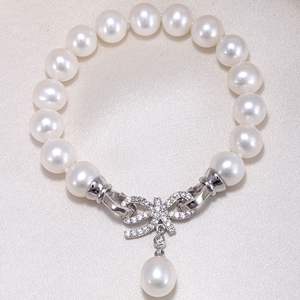 Bracelet de perles d'eau douce sans pépins, presque rondes, de 8 à 9 mm, avec nœud en perles, élégant et stylé, accessoire de bijouterie - Product Image 1