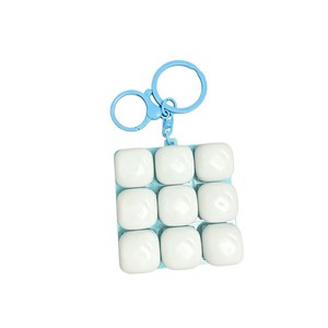 Porte-clés anti-stress réaliste en forme de pain à la crème, jouet amusant à presser, breloque de sac, petit cadeau de vacances - Product Image 5