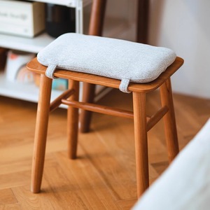 Tabouret Elsa en bois de cerisier massif, tabouret de coiffeuse avec siège rembourré, meubles de chambre à coucher - Product Image 1