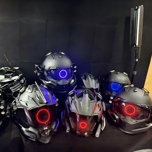 Appareils connectés intelligents personnalisés équipés de lumières respiratoires rouges, de caméras sportives et d'écouteurs sans fil. - Product Image 2