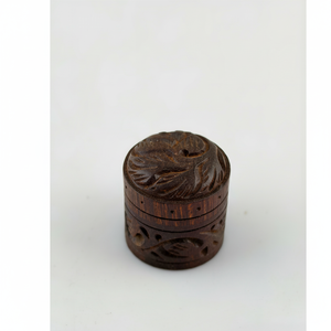 Petite boîte de rangement en bois ronde sculptée florale avec couvercle Boîte à souvenirs artisanale pour l'exportation et l'utilisation de cadeaux de l'Inde - Product Image 1