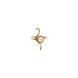 Bague tendance en acier inoxydable 316L plaqué or PVD avec perle centralisée, bijoux pour femmes - Product Image 1