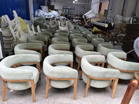 Fauteuil contemporain en tissu vert menthe avec pieds en bois rembourrés pour salon, chambre à coucher, salle de séjour
