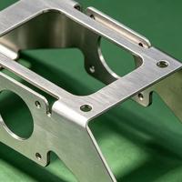 Soporte de Chapa Metálica de Acero Inoxidable OEM, Ranuras de Ajuste Rectangulares, Superficie Cepillada, Tolerancia 0.002~+/-0.005mm, Modelo SM