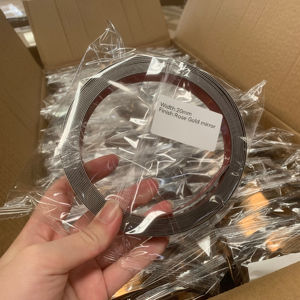 Patti decorativo de tira plana de color PVD de acero inoxidable 201 con respaldo autoadhesivo para decoración de paredes - Product Image 1