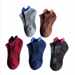 Chaussettes de sport unisexes professionnelles invisibles avec soutien de la voûte plantaire, antidérapantes, respirantes, pour la course et la gym - Product Image 2
