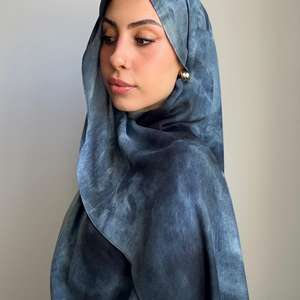 ผ้าคลุมศีรษะมุสลิมพิมพ์ลายสำหรับผู้หญิง รุ่นขายดีประจำปี 2026 พร้อมโลโก้สั่งทำได้ ขายส่ง ระบายอากาศได้ดี ใช้ได้ทุกฤดู ผ้าโมดอล - Product Image 1