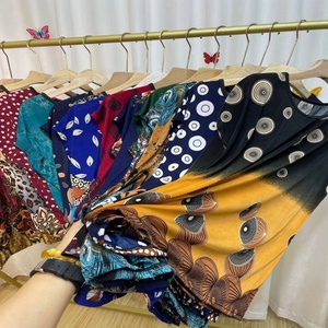 Blouses élégantes en soie pour femmes, modèle FYK172, grandes tailles, vente en gros, avec de nombreux imprimés floraux - Product Image 1