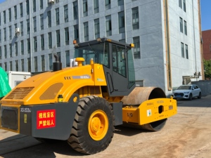Good Condition <b>Used</b> XS203J 20Ton Vibratory <b>Road</b> <b>Roller</b>, Complete Hydraulic System, Reliable Second‑hand Compactor . - Product Image 1