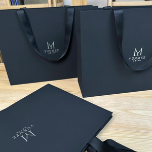 Bolsas de compras de papel de arte negro mate de lujo con logotipo en relieve incoloro para regalos de perfume zapatos mango de cinta de embalaje - Product Image 6