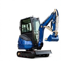 Mini-excavatrice compacte bleue sur chenilles avec cabine fermée, flèche hydraulique et godet de terrassement pour la construction et l'aménagement paysager