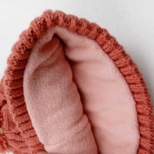 100% acrylique hiver <span class=keywords><strong>tricot</strong></span> <span class=keywords><strong>bonnet</strong></span> chapeau Logo personnalisé accessoire de haute qualité pour voyage <span class=keywords><strong>bonnet</strong></span> chapeau w <span class=keywords><strong>pompon</strong></span> - Product Image 3