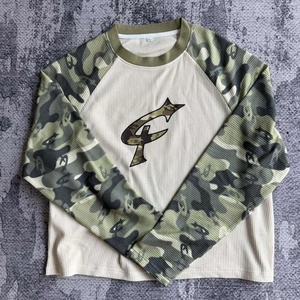 Camisetas Masculinas Personalizadas de Alta Qualidade com Impressão de Logo por Transferência Térmica, Camiseta de Manga Longa com Gola Waffle e Estampa Camo para Homens - Product Image 1