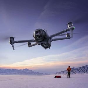 DJI Mavic 4 Pro Fly More Combo (con RC2, 51 Minutos de Tiempo Máximo de Vuelo, Cámara Hasselblad CMOS 4/3 de 100MP, Video HD de 30 KM) - Product Image 5