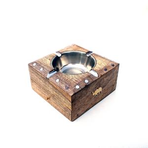 Cendrier à cigarettes en bois de style antique en acier inoxydable fait à la main décor de table métallique classique - Product Image 1