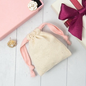 Pochette d'emballage cadeau en mousseline de coton lin écologique en gros sac à cordon en coton biologique personnalisé - Product Image 4