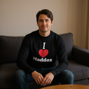 T-Shirt Personalizzata con Nome 'I Love Maddox', Manica Lunga, Girocollo, Unisex per Adulti, Stampa Digitale, Abbigliamento Promozionale - Product Image 2