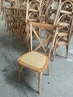 Chaises de banquet de mariage en bois massif empilables durables pour hôtel, restaurant, extérieur, événements