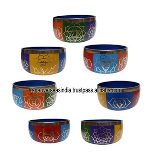 Bols chantants en laiton avec sept couleurs et sept symboles pour l'équilibre des chakras à bas prix - Product Image 1
