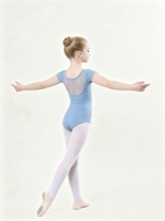 Costume de danse lyrique magnifique avec manches longues en dentelle brodée et larges poignets en tulle