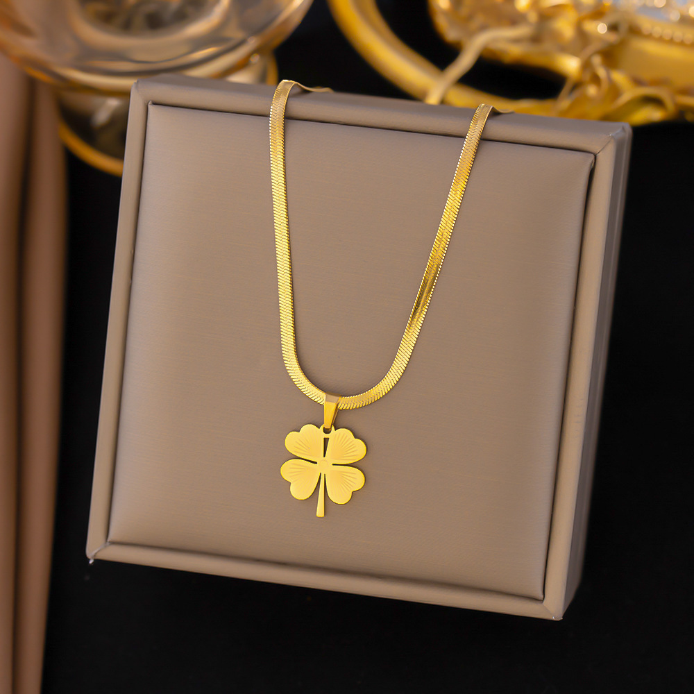 Four-leaf clover in plane