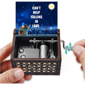 Ne peut pas aider mais tomber amoureux boîte à musique, cadeau d'anniversaire pour femme, petite amie, femmes Saint Valentin couple boîte à musique à manivelle - Product Image 2