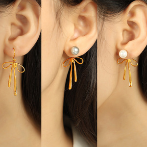 ต่างหูมุกประดับโบว์สีขาวสำหรับผู้หญิงสวมใส่ทุกวัน - Product Image 4