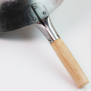 Trung Quốc Tay Cầm Bằng Gỗ Thép Carbon Chảo Võng Vòng Woks Với Tay Cầm Bằng Gỗ Và Một Tai Sắt Cho Khách Sạn - Product Image 3