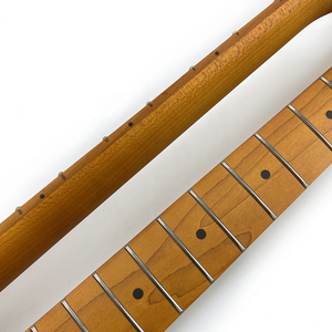 Mano izquierda 22 trastes Satén ST Cuellos de guitarra eléctrica Guitarra de cuello de arce tostado con diapasón de arce y tuerca de hueso de 42mm - Product Image 5