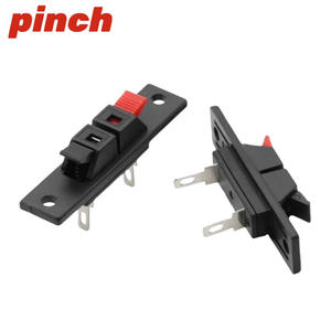 Pince à ongles plate WP2-4 rouge et noire en plastique pour fixation de câbles et prise de câblage - Product Image 1