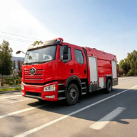 Nouveau camion-citerne de pompiers Diesel FAW 5000L 5 tonnes avec réservoir d'eau, pompe haute pression et enrouleur de tuyau pour la lutte contre les incendies municipaux
