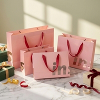 Sacs en papier kraft biodégradables de luxe personnalisés en gros avec poignées en papier, emballage cadeau haut de gamme pour la vente au détail