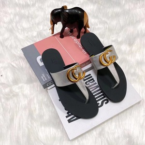 <span class=keywords><strong>Sandali</strong></span> <span class=keywords><strong>infradito</strong></span> piatti da <span class=keywords><strong>donna</strong></span> in pelle sintetica con decorazioni in metallo slip-on, stile europeo-americano, collezione Estate 2026 - Product Image 6