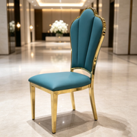 Chaise de salle à manger d'hôtel de luxe en acier inoxydable doré, dossier en forme de coquille, capitonnée en cuir blanc
