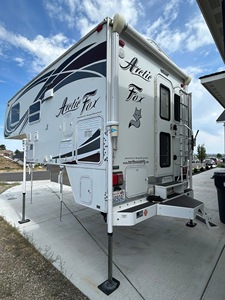 In Stock High Performance Pickup Camper Truck Camper Cheap Price Factory Direct Sales Touring Caravan Travel Trailers Truck - Product Image 5