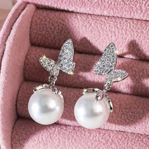 Orecchini a Perno Vintage a Forma di Farfalla per Donne, Accessori per Orecchie Semplici e Delicati per Uso Quotidiano, Outfit Casual e Regalo - Product Image 4