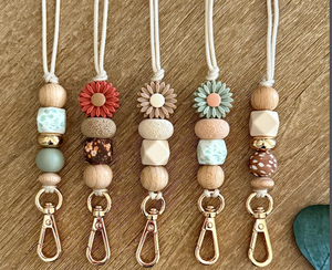 Al por mayor Llavero colgante con soporte para monedas, con cuentas de PU y volantes, hecho a mano, con patrón floral de aleación, marca HR, seguro para decoración de empaques - Product Image 6