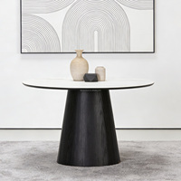 Table à manger ronde moderne en pierre frittée recyclée, plateau en céramique rond avec pieds en bois