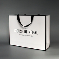 Sacs en papier cartonnés de luxe personnalisés avec logo imprimé pour la promotion de vêtements, cadeaux et achats en gros, avec poignées longues pour chaussures