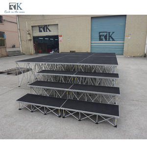 Scène noire personnalisée en usine avec contremarches en ruban durables de haute qualité et étuis de vol adaptés aux plans d'activités - Product Image 1