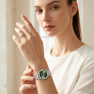 Reloj de Cuarzo Minimalista con Esfera Plateada para Mujer, Correa Delgada de Acero, Resistente al Agua, para un Estilo Diario Elegante - Product Image 1