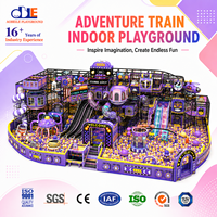 Structure de jeu intérieure commerciale personnalisée pour enfants, avec toboggan multi-voies et piscine à balles, thème personnalisé, recyclable