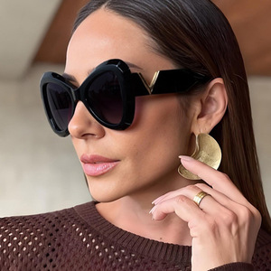 2025 European American Sunglasses Trend Butterfly <b>Large</b> <b>Frame</b> V Sunglasses for Women UV400 Optical Lenses High-End Runway Style - Product Image 1