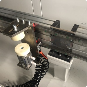 Machine <span class=keywords><strong>de</strong></span> fraisage et <span class=keywords><strong>de</strong></span> perçage haute vitesse à axe unique pour profilés UPVC, pour la fabrication <span class=keywords><strong>de</strong></span> rideaux, <span class=keywords><strong>de</strong></span> œillets, <span class=keywords><strong>de</strong></span> anneaux et <span class=keywords><strong>de</strong></span> cadres <span class=keywords><strong>de</strong></span> fenêtres avec drainage - Product Image 2
