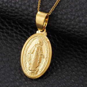 Colgante de la Virgen María Chapado en Oro de 18k, Joyería Cristiana, Medalla con Cruz, Collar con Colgante y Servicio de Grabado Gratuito - Product Image 4