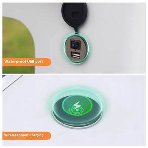 Panca da Esterno Intelligente in Acciaio Inox con Funzione di Ricarica per Telefono, 4 Posti, Design Moderno e Personalizzabile - Product Image 4