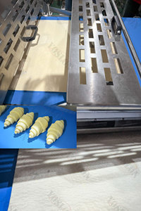 Équipement de <span class=keywords><strong>boulangerie</strong></span> industriel personnalisé, ligne de production de moule à croissants, fabrication de pain aux croissants, lignes de machines de <span class=keywords><strong>boulangerie</strong></span> - Product Image 6